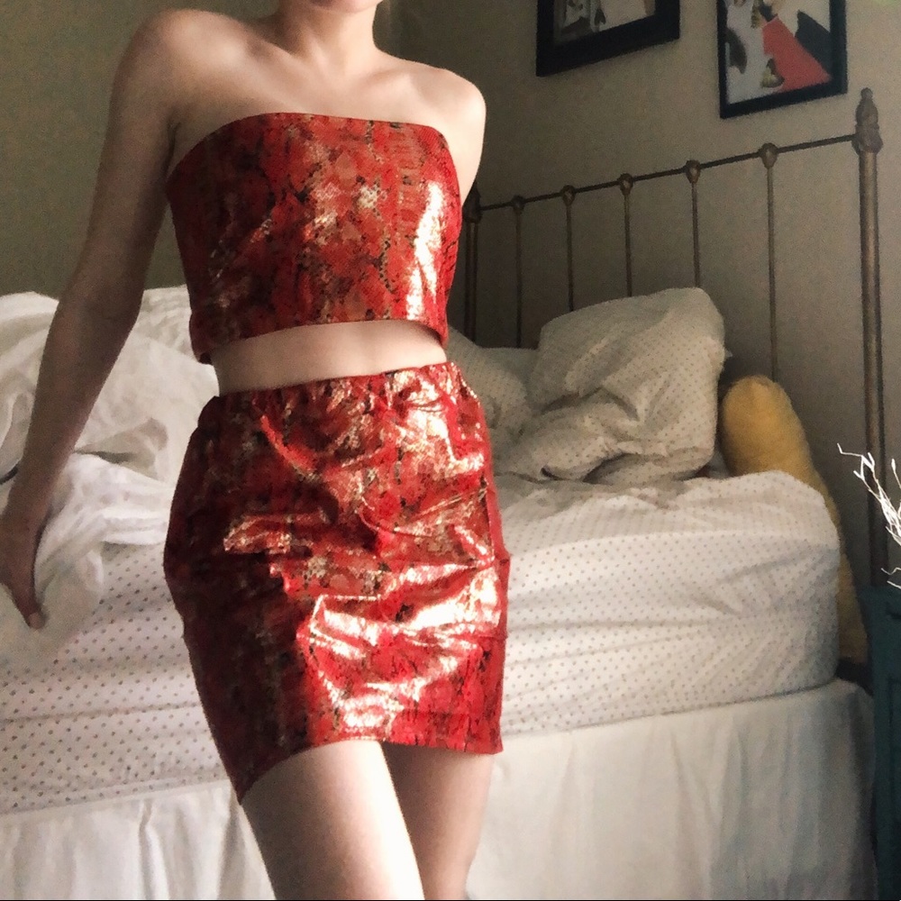 Red snakeskin set